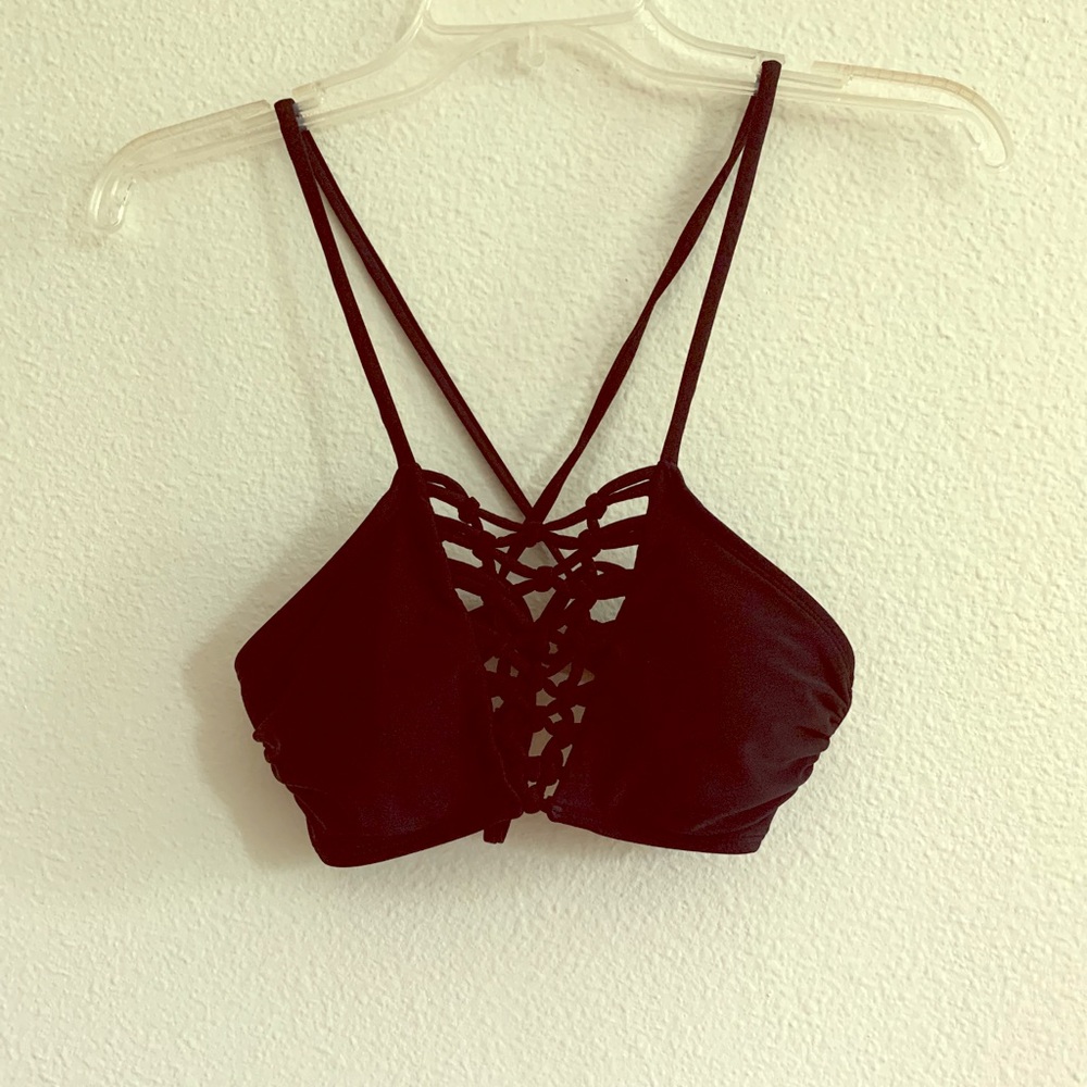 Black middle knotted bathing suit